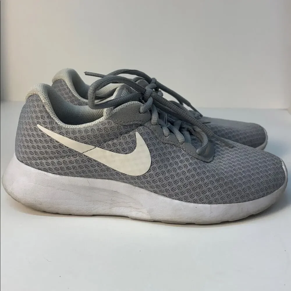 Nike Gray Mesh Running Shoes Sneakers Womens US 6.5 Lightweight Walking Trainer